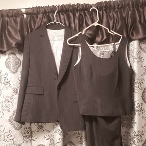 3 piece pants suit. Never worn size 12P. Tahari